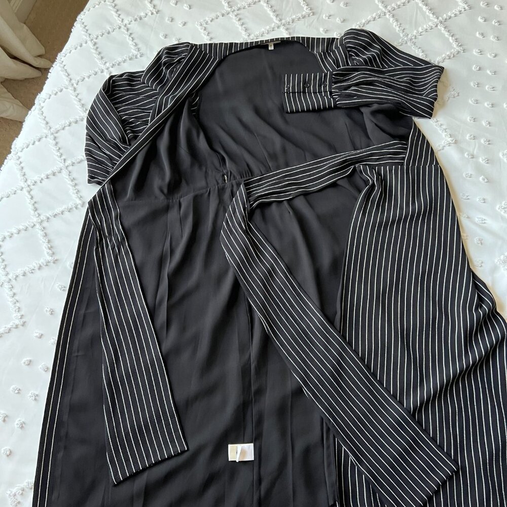 Max Studio Long sleeve V-neck midi wrap dress Size Medium - Picture 12 of 15